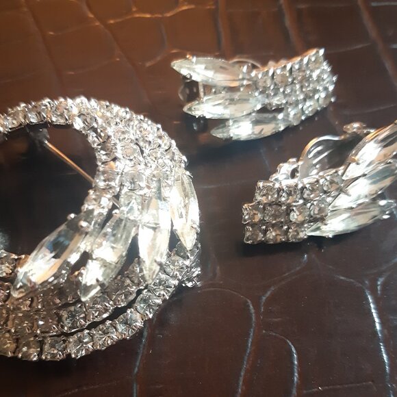 Rhinestone Concentric Circles w/ Marquis Vintage Brooch and Clip On Earring Set - Picture 2 of 15